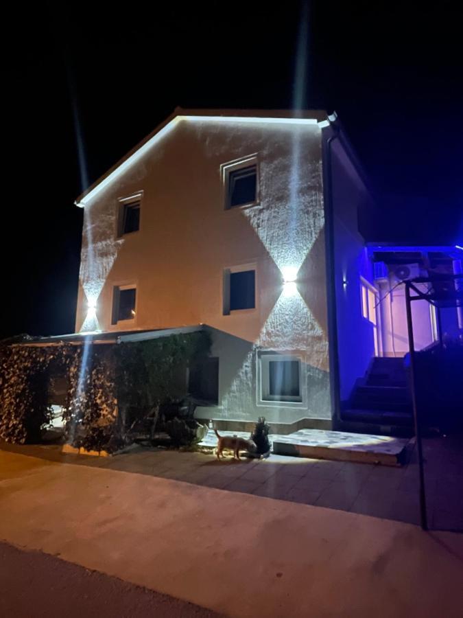 מסלניקה Apartments Frigan מראה חיצוני תמונה